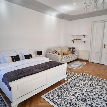 Crown Jewels Centre Sibiu Apartment Luaran gambar