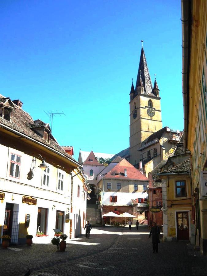 Crown Jewels Centre Sibiu Apartment Luaran gambar